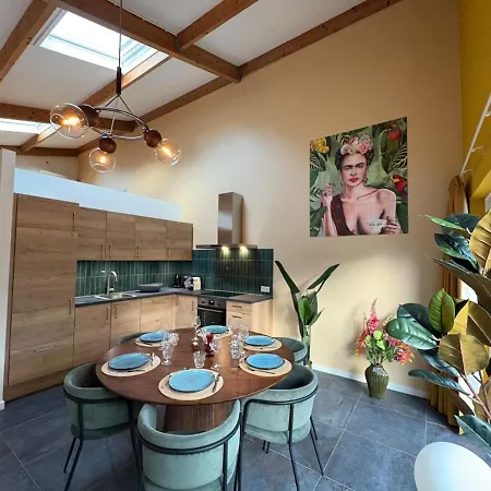 別荘 Sfeervolle Met Sauna Aan De Rand Het Bos プッテン