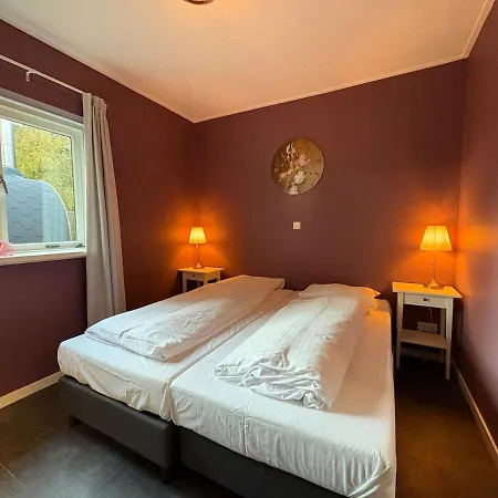 Sfeervolle Met Sauna Aan De Rand Het Bos 別荘