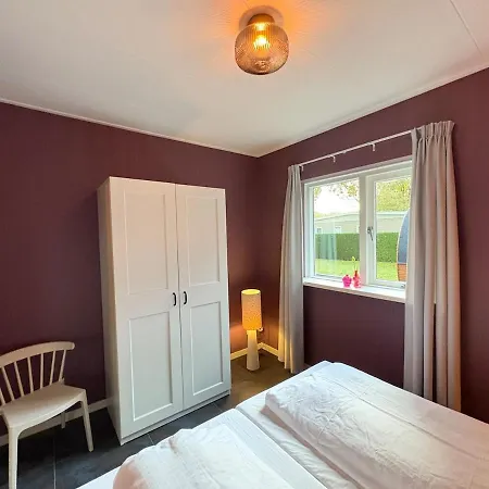 Sfeervolle Met Sauna Aan De Rand Het Bos 別荘 *