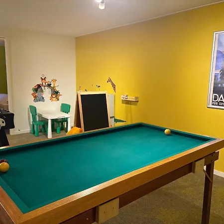 Sfeervolle Met Sauna Aan De Rand Het Bos 別荘 *