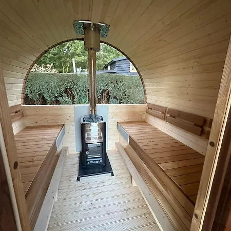 別荘 Sfeervolle Met Sauna Aan De Rand Het Bos プッテン