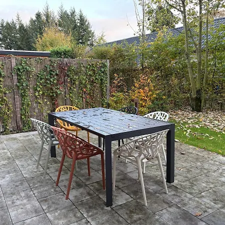 Sfeervolle Met Sauna Aan De Rand Het Bos 別荘 *