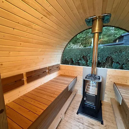 別荘 Sfeervolle Met Sauna Aan De Rand Het Bos プッテン