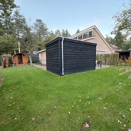 Sfeervolle Met Sauna Aan De Rand Het Bos 別荘 *