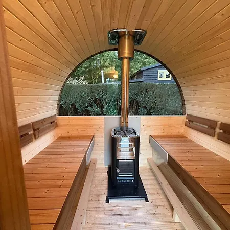 Casa vacanze Sfeervolle Met Sauna Aan De Rand Het Bos
