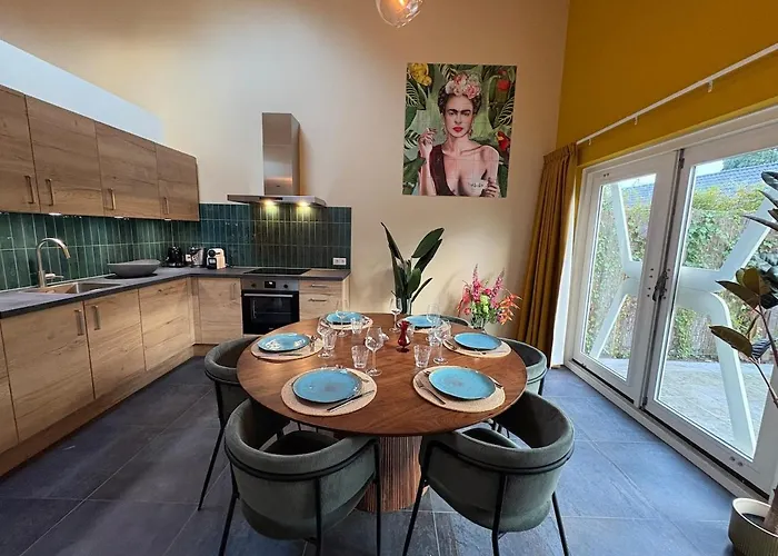 Sfeervolle Met Sauna Aan De Rand Het Bos 度假居