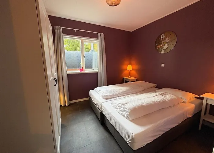 Sfeervolle Met Sauna Aan De Rand Het Bos 度假居