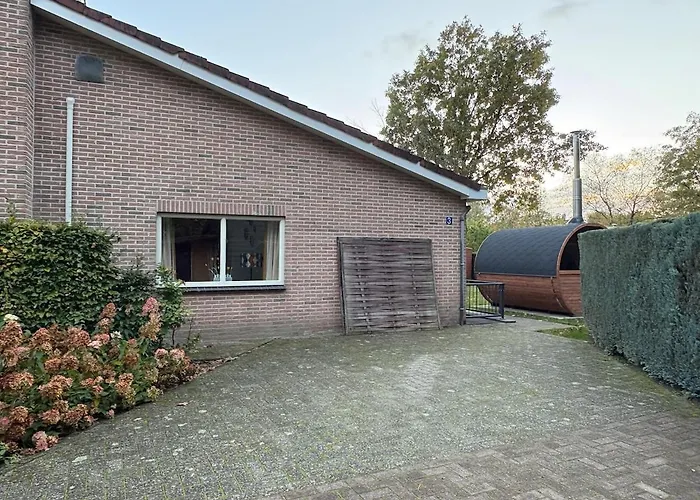 度假居 Sfeervolle Met Sauna Aan De Rand Het Bos *