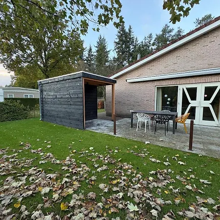 Sfeervolle Met Sauna Aan De Rand Het Bos Prázdninový dům *