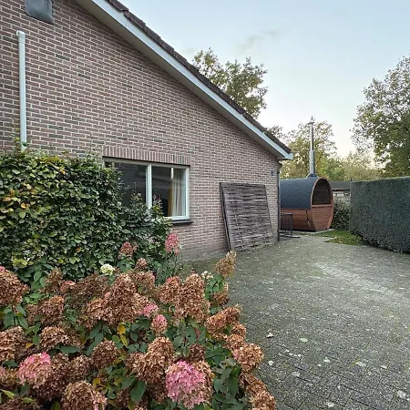 Sfeervolle Met Sauna Aan De Rand Het Bos Prázdninový dům *