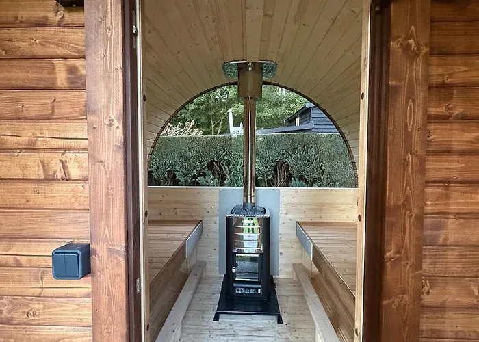 Prázdninový dům Sfeervolle Met Sauna Aan De Rand Het Bos *